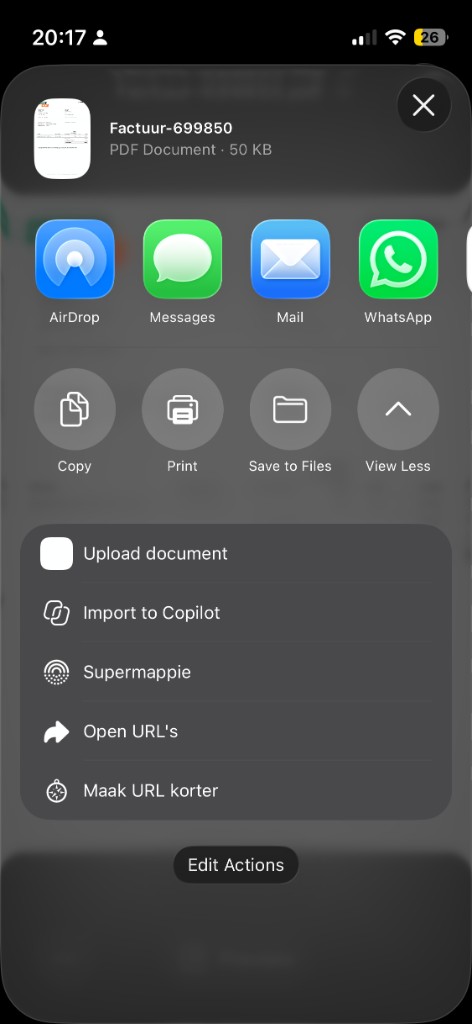 Het deelmenu van iOS met een PDF-factuur en Supermappie in de lijst.