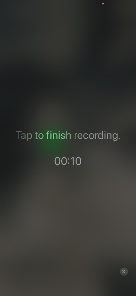 Een factuur inspreken op de iPhone, met de opnametijd in beeld.